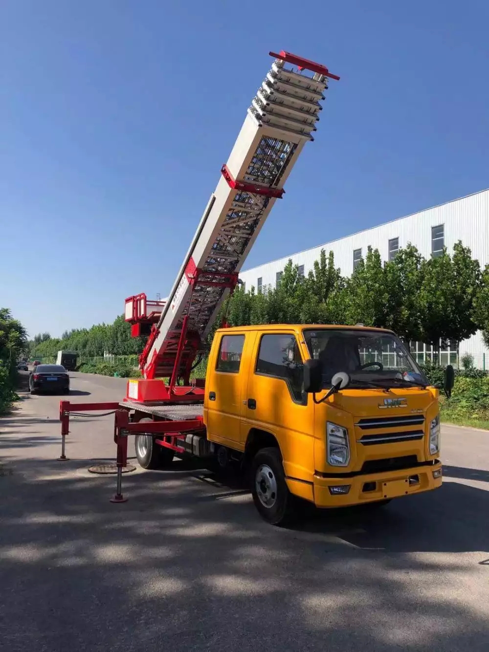 宜城附近的云梯车出租服务：轻松解决高空作业需求