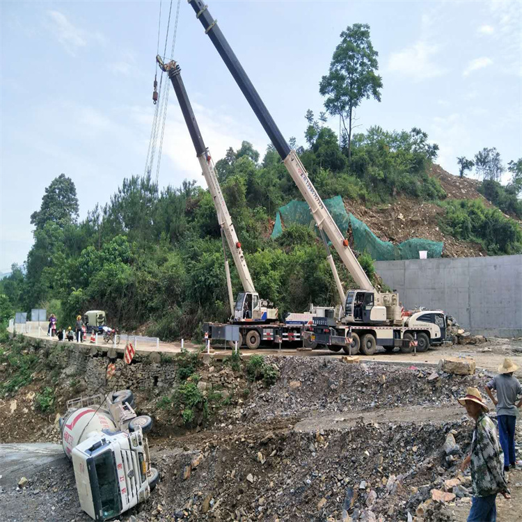 宜城汽车掉沟里叫吊车救援要多少钱